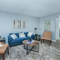 living room at Polaris at Camp Creek located in College Park, GA