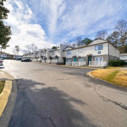 parking at Polaris at Camp Creek located in College Park, GA